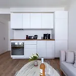 Joli 36 m avec BALCON près du Chateau !
